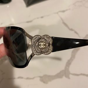 CHANEL sunglasses
